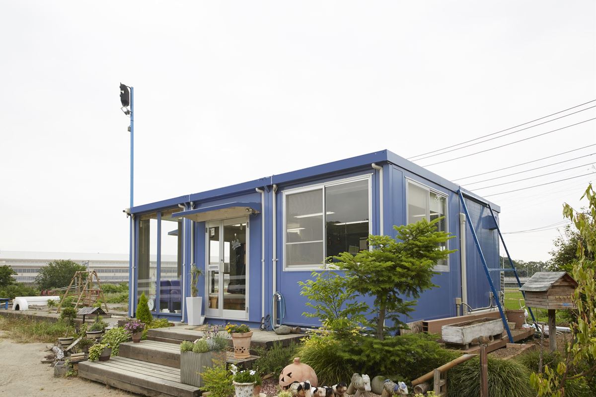 新品組立式のコンテナハウス;プレハブ　コンテナハウス 2.48×5.95M ( 6M ) 組み立て式 ユニットハウス 黒 ブラック 約4.5坪